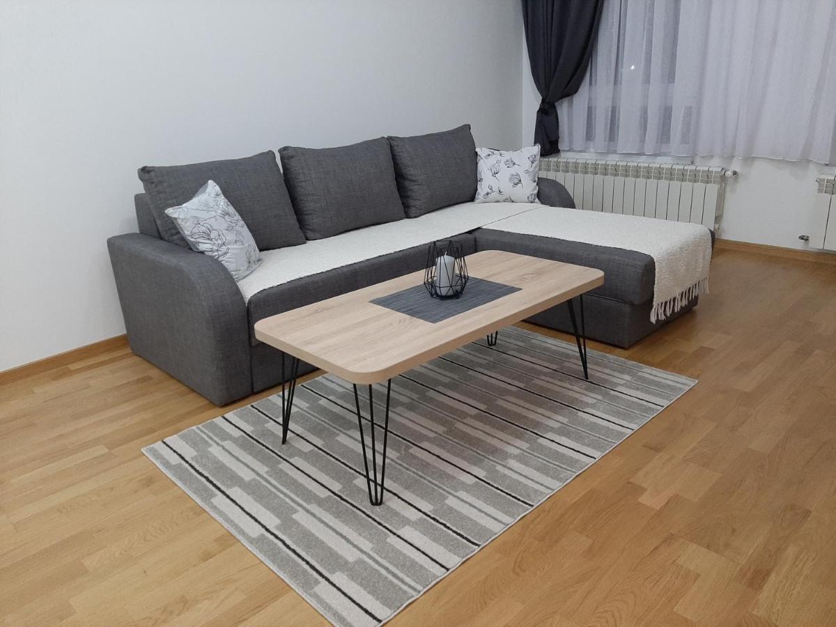 Apartman Viaggio Sremska Mitrovica Exterior foto